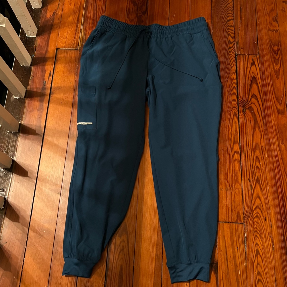Theory 4-Pocket Mid-Rise Jogger Scrub Pant